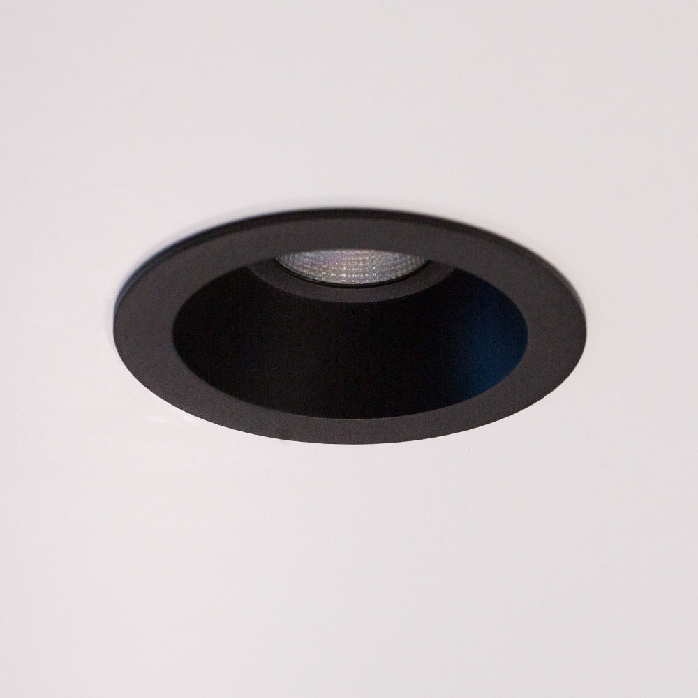 The ceiling light offers a narrower beam angle of 60 degree for a more saturated light, reaching those workspaces that a flush downlight wouldn’t.