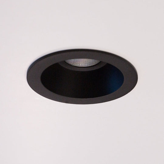 The ceiling light offers a narrower beam angle of 60 degree for a more saturated light, reaching those workspaces that a flush downlight wouldn’t.