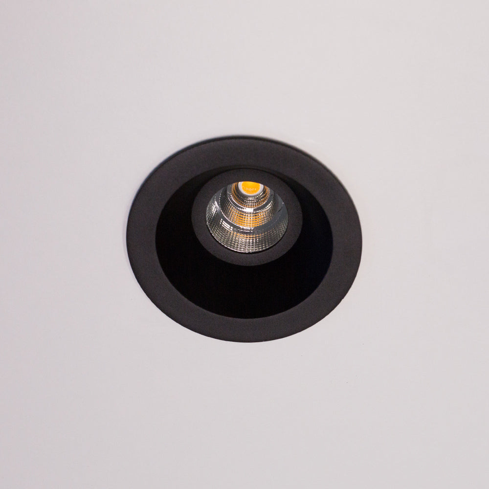 The downlight is trailing edge dimming, you can use a dimmer to soften the light further, and create a relaxed and comfortable home atmosphere.