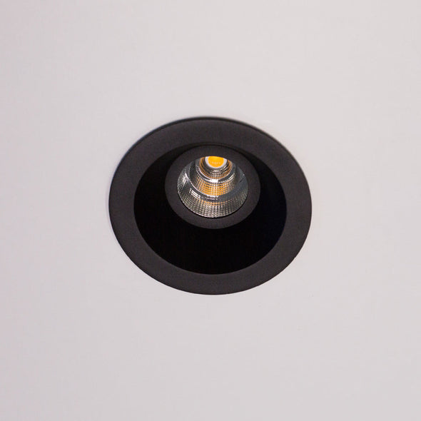 The downlight is trailing edge dimming, you can use a dimmer to soften the light further, and create a relaxed and comfortable home atmosphere.